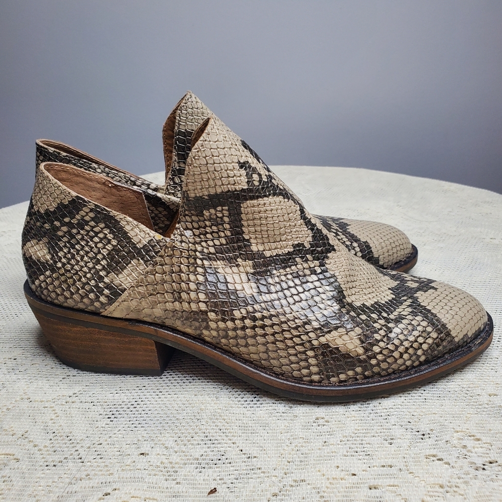 Lucky brand Ankle booties leather snake skin python Womens Size 6.5 Stacked Heel